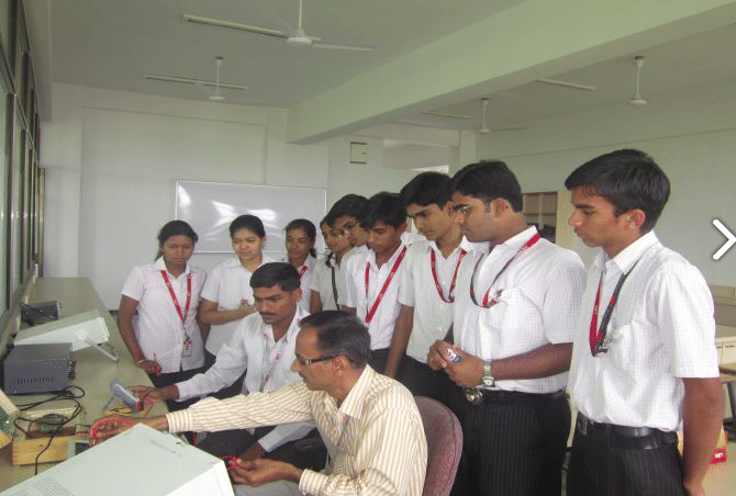 MET’s Institute of Technology, Polytechnic Nashik Lab Photo photo 1